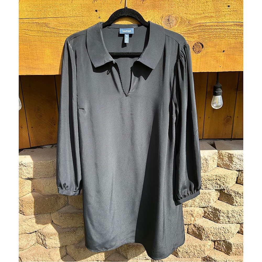 NWOT-Sz-XL ModCloth long sleeve v-neck black dress with button at neck